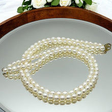 Pearl Chic two-Layered White Plain Necklace