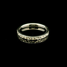 18K White Gold Hammered Wedding Band Ring | High-Polish Finish | Vintage-Inspired Jewelry - Ring