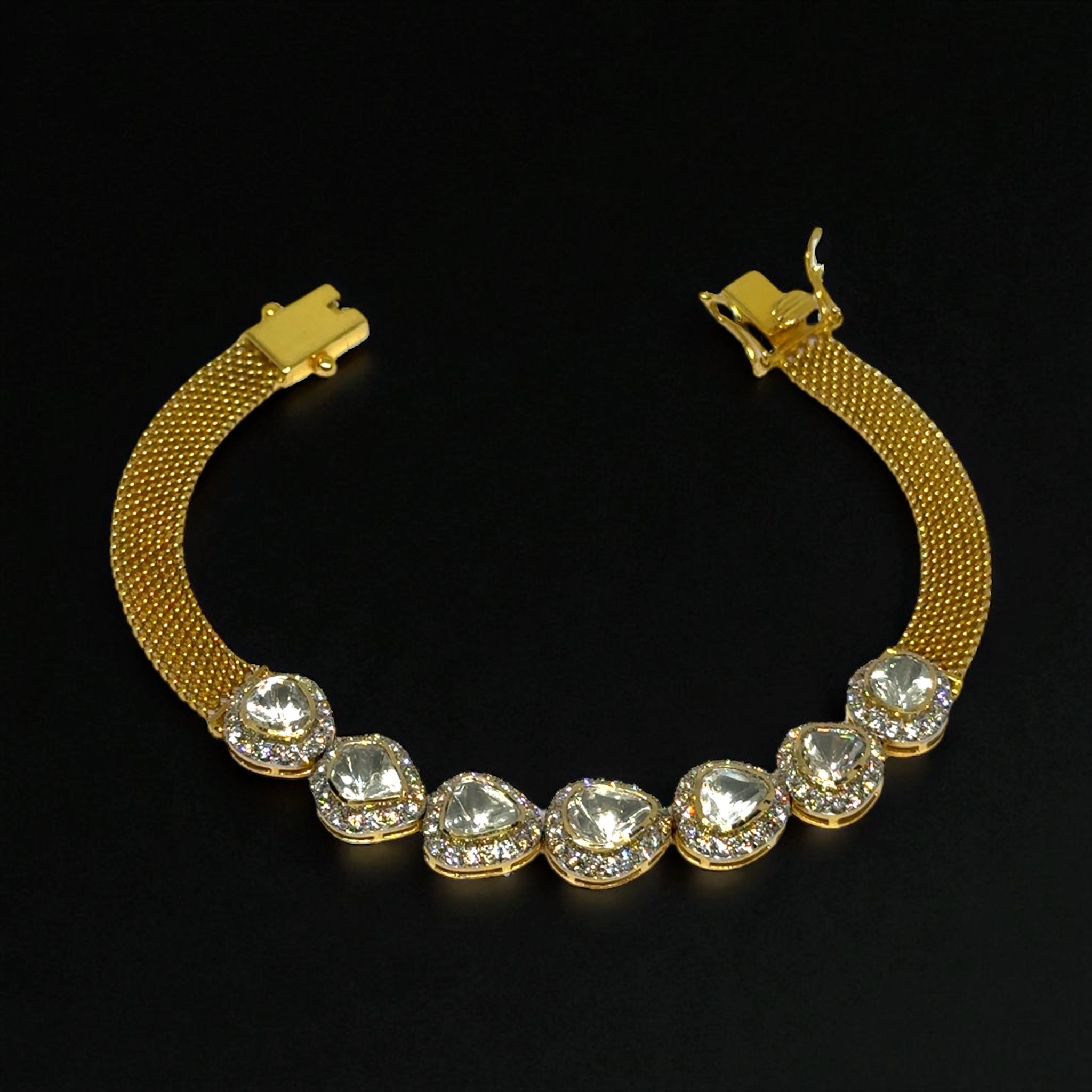18K Yellow Gold Diamond Polki Bracelet – Elegant Piece Reflecting Indian Jewelry Traditions