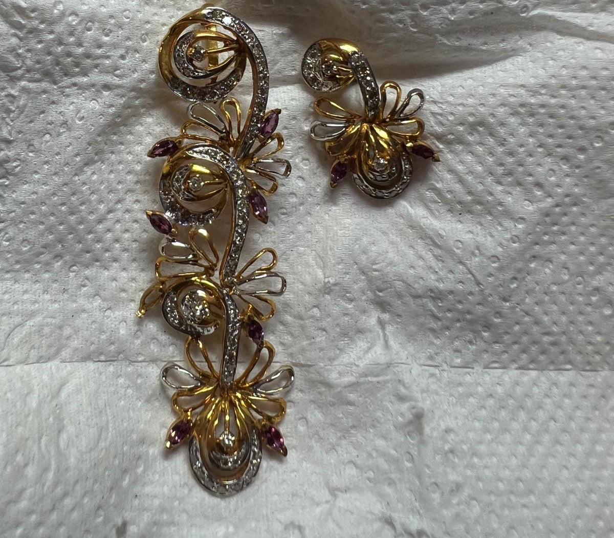 18K Yellow Gold Pendant Earring with Diamond Natural & Rhodolite Jewellery Set