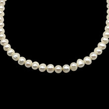 Pearl Chic White Plain Ringed Flower Clasp Necklace