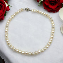 Pearl Elegant White Plain Ringed Flower Clasp Necklace