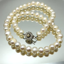 Pearl Elegant White Plain Ringed Flower Clasp Necklace