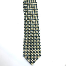 Handcrafted Linked Pattern Pearl Tie Contemporary and Chic